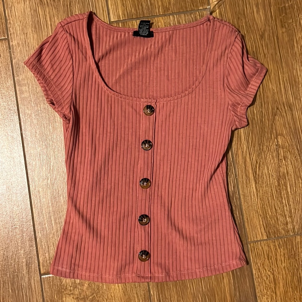 Size medium juniors… rust color.  Never worn